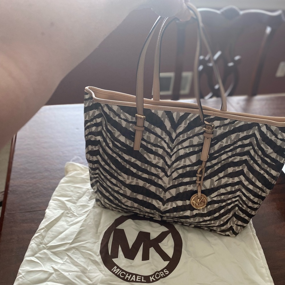 MICHAEL KORS Jet Set Travel Tote (Like NEW)